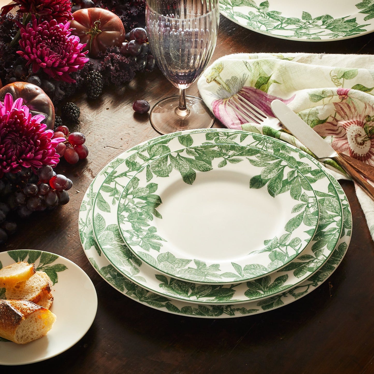  Arbor Green Rimmed Dinner Plate