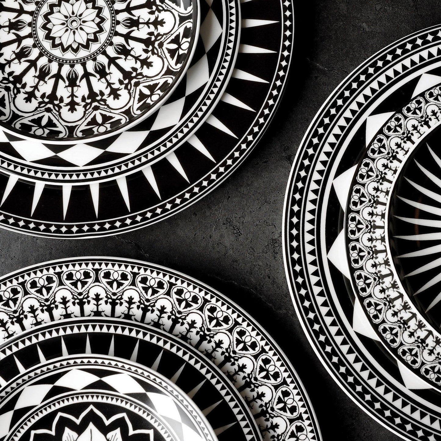  Casablanca Rimmed Dinner Plate