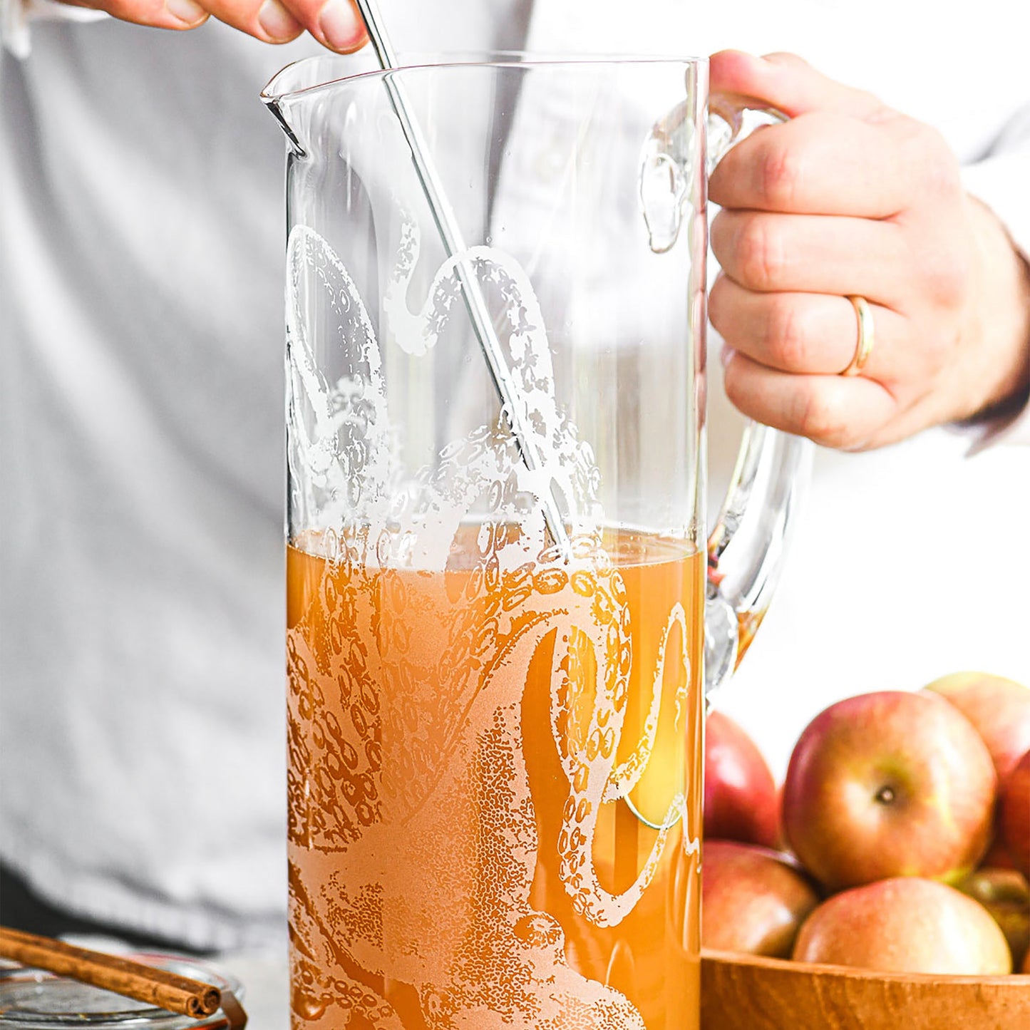  Lucy Tall Pitcher