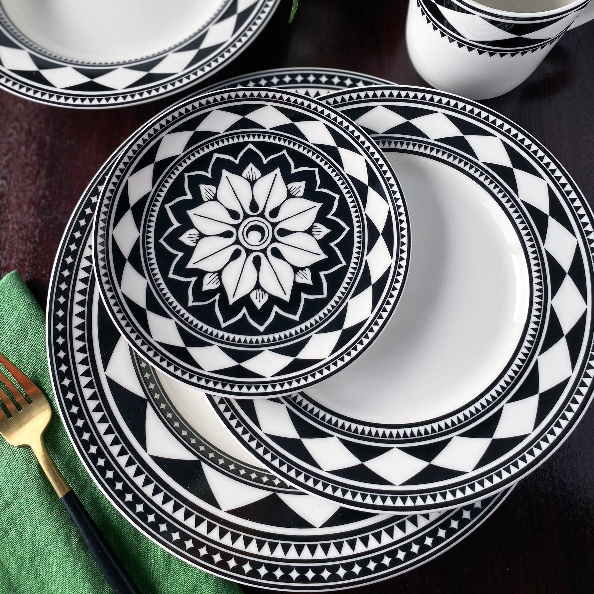  Fez Rimmed Dinner Plate