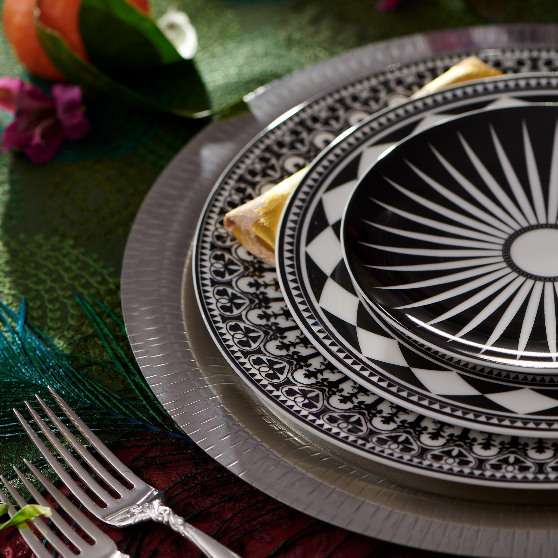  Casablanca Rimmed Dinner Plate