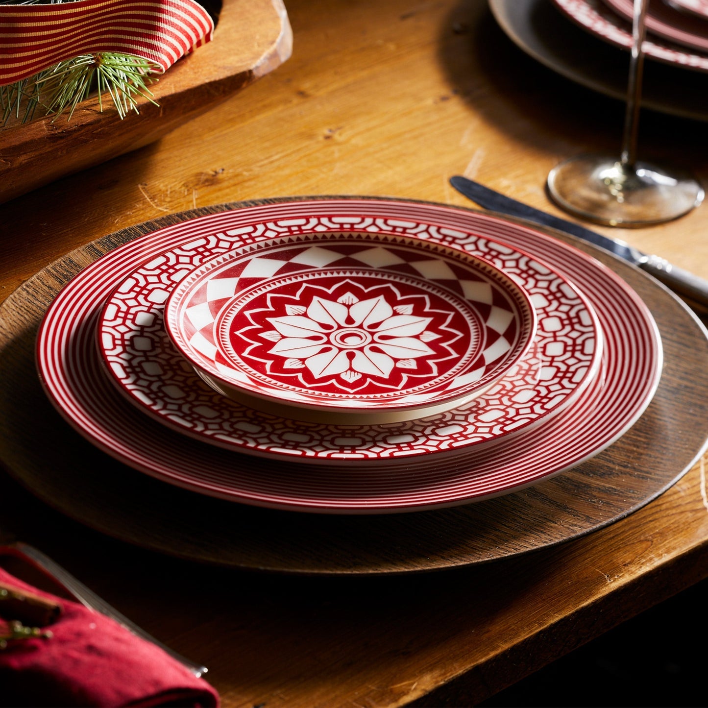  Newport Stripe Crimson Dinner Plate